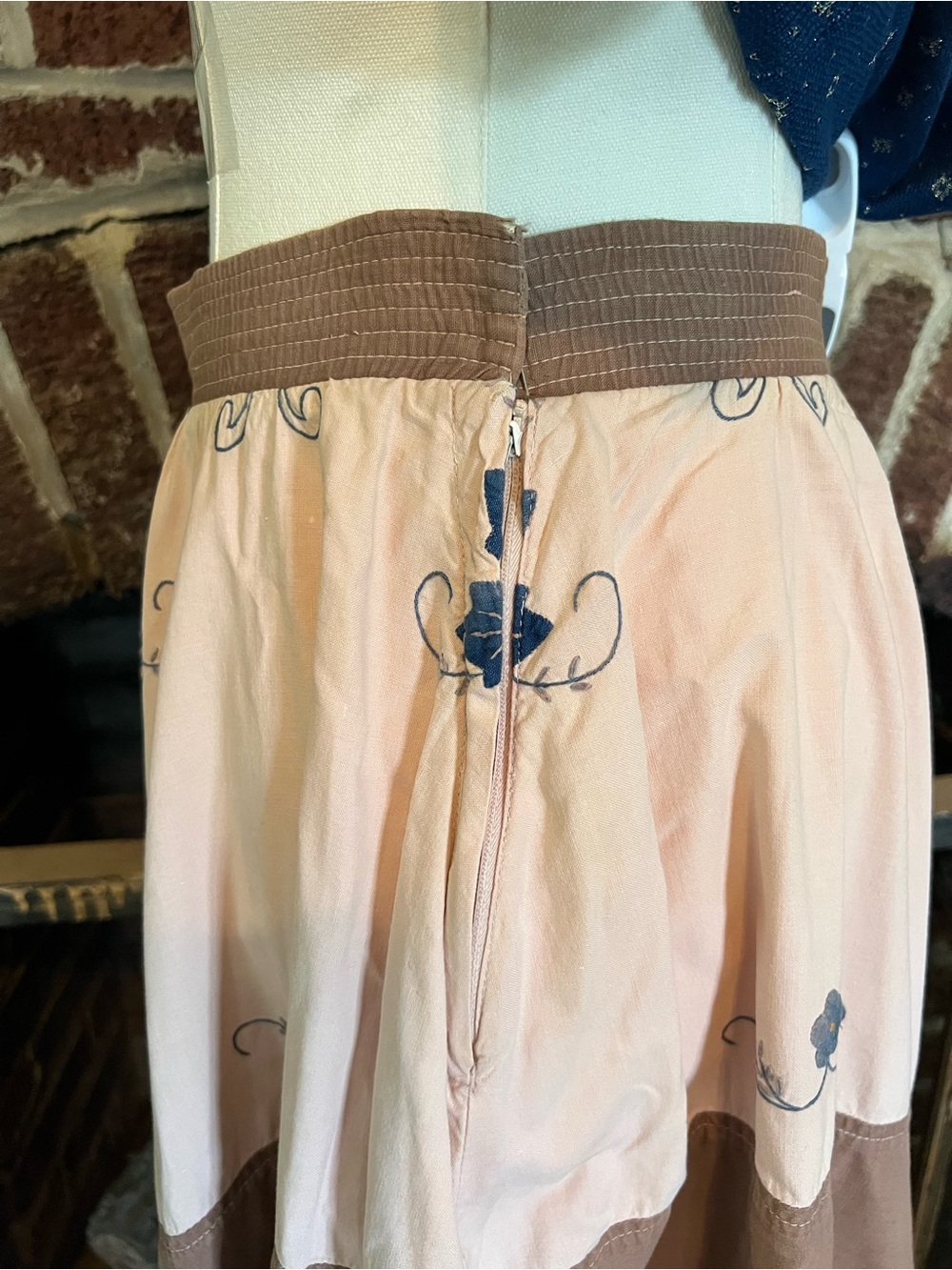 **SOLD** VINTAGE the good earth two toned prairie skirt - Picture 3 of 9